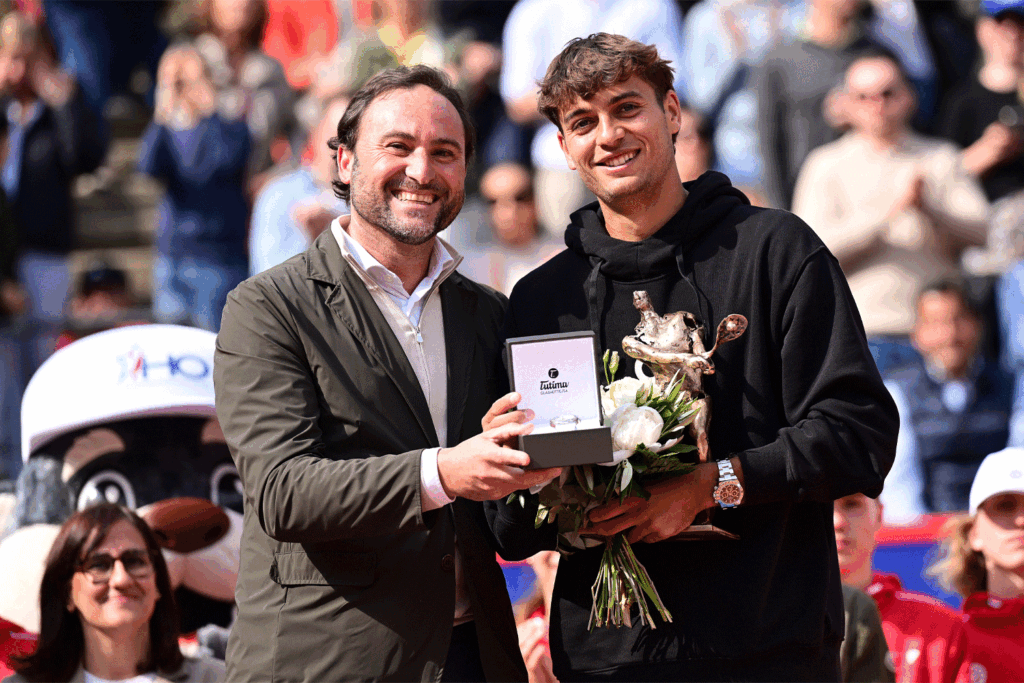 Turnierdirektor Enric Molina und der Sieger der Hamburg Open 2025 Flavio Cobolli