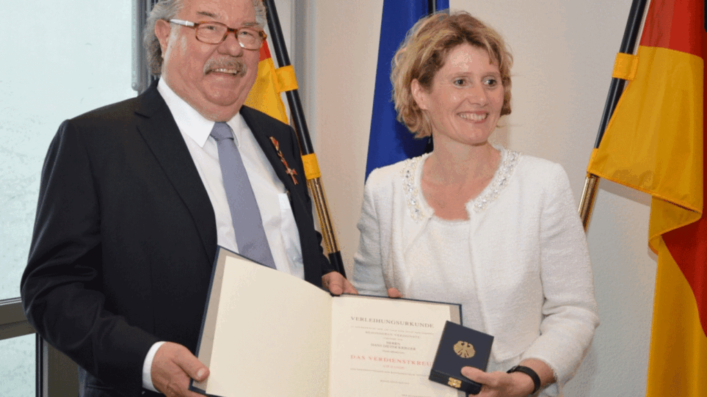 Hans Dieter Krieger und Eveline Lemke Bundesverdienstkreuz 2014