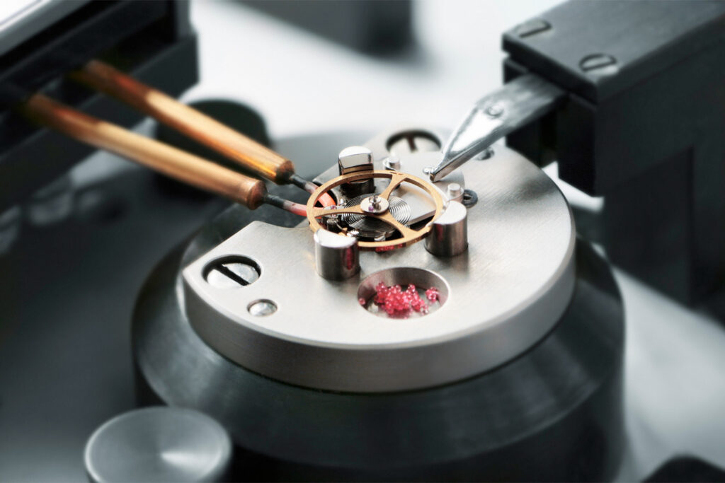 Gluing the spiral spring to the balance wheel rim at Nomos Glashütte