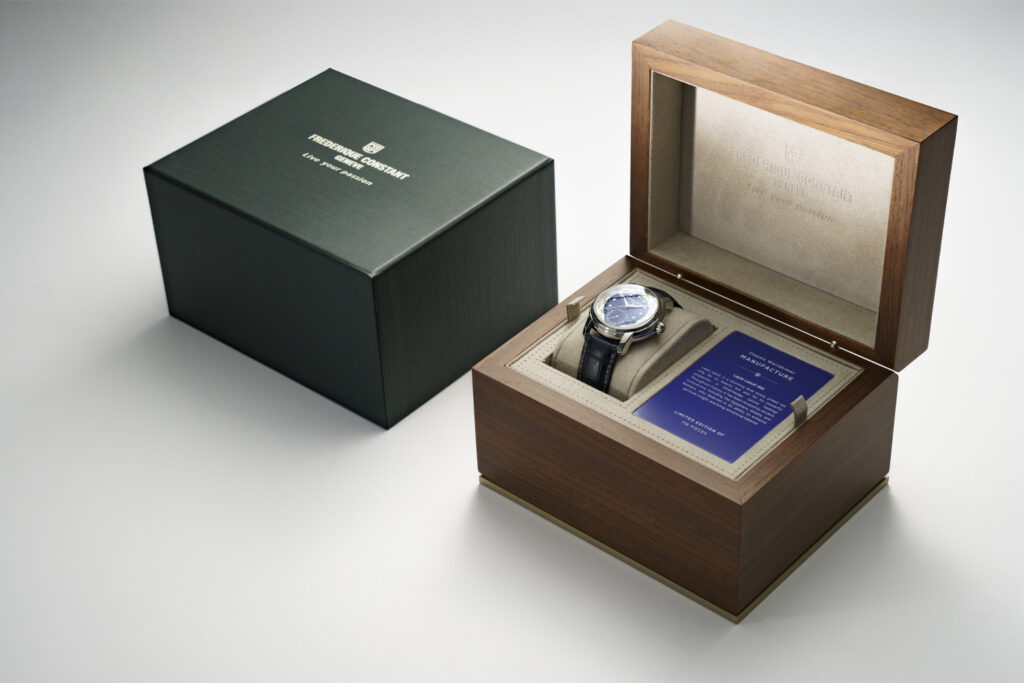 Classic Worldtimer Manufacture von Frederique Constant in einer Box