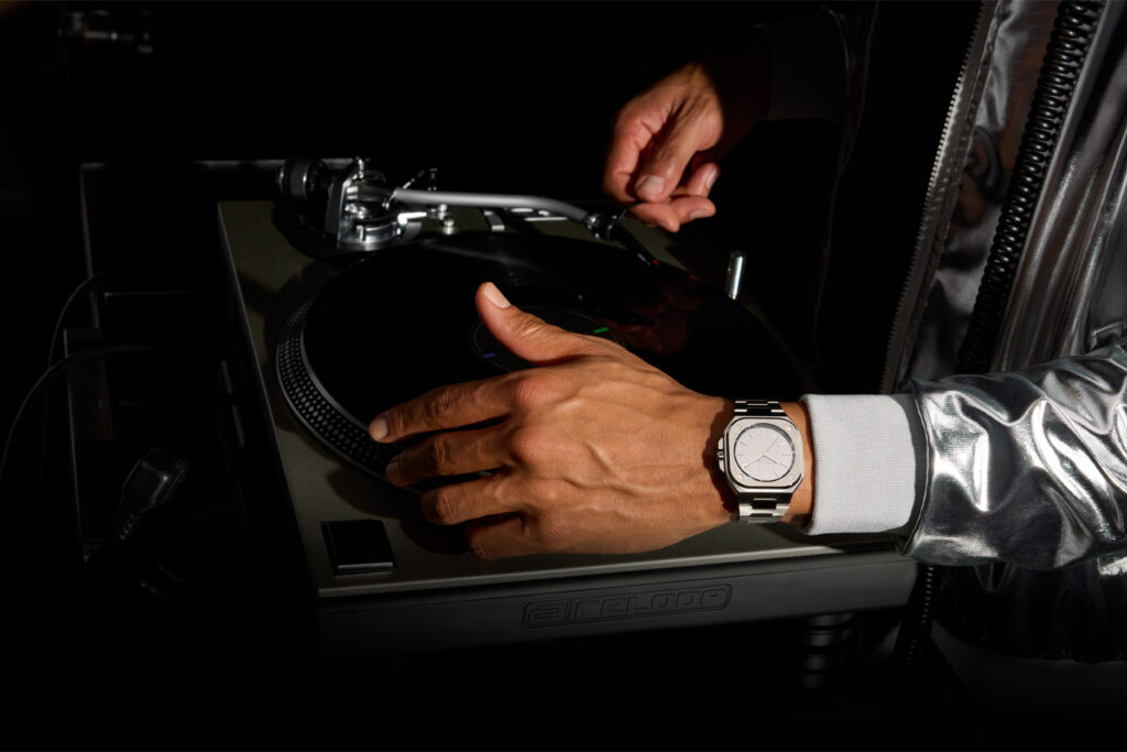 BR-05 Mirror Steel von Bell & Ross am Handgelenk