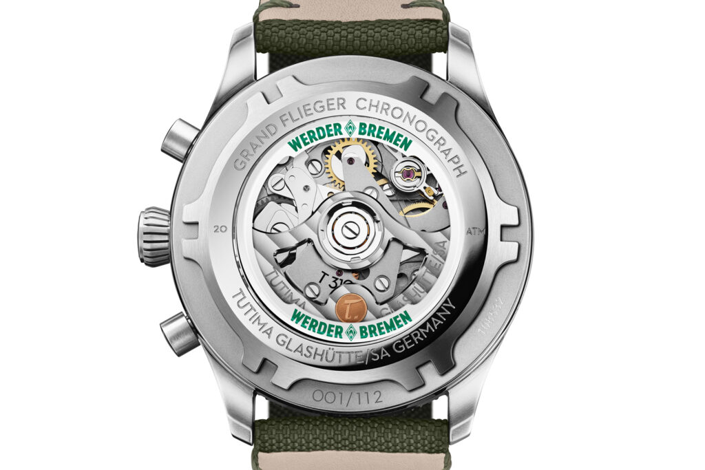 Automatikkaliber 310, zusehen durch den Glasboden der Werder-Bremen-Edition Grand Flieger Airport von Tutima Glashütte