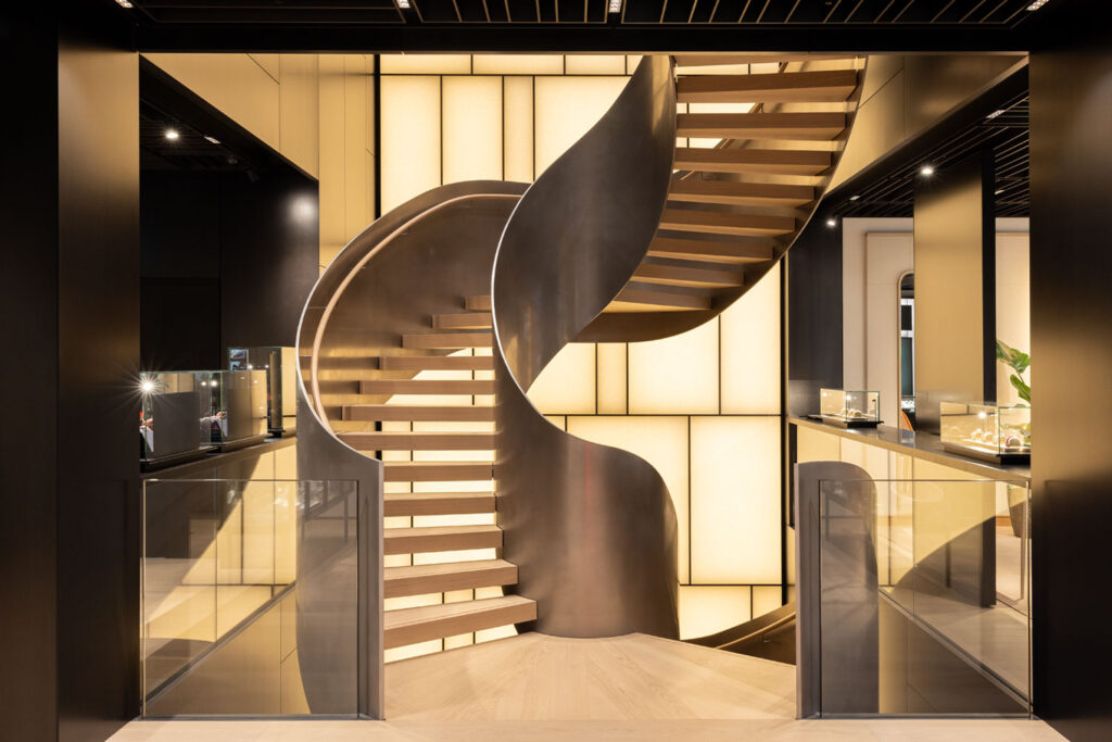 Blick auf die Treppe in der Bucherer Boutique in München