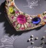 Bulgari Collier Polychormatic Bloom mit Peridot, Rubellit und Tansanit. © Bulgari