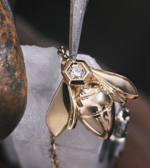 Die "Bee de Chaumet" besteht zu 100 Prozent aus ethisch gefördertem und nachverfolgbarem Gold. © Chaumet