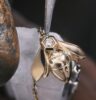 Die "Bee de Chaumet" besteht zu 100 Prozent aus ethisch gefördertem und nachverfolgbarem Gold. © Chaumet