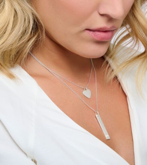 Gravierbarer Silberschmuck von Thomas Sabo. © Thomas Sabo