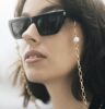 Brillenkette aus Gelbgold mit Südsee-Perlen von Yana Nesper.