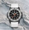Luminox MIL SPEC Swiss Made Spezialuhr in Weiß und Grau.