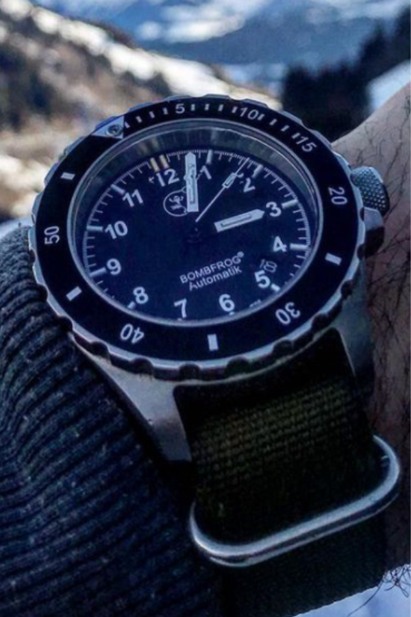 Bombfrog Uhr