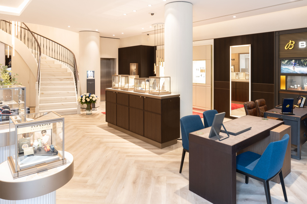 Innenraum mit Vtrinen im EG des neuen Juwelier Wenthe in Mannheim