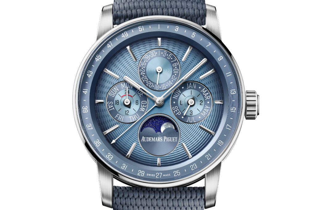 Code 11.59 by Audemars Piguet with automatic caliber 7138 with perpetual calendar.