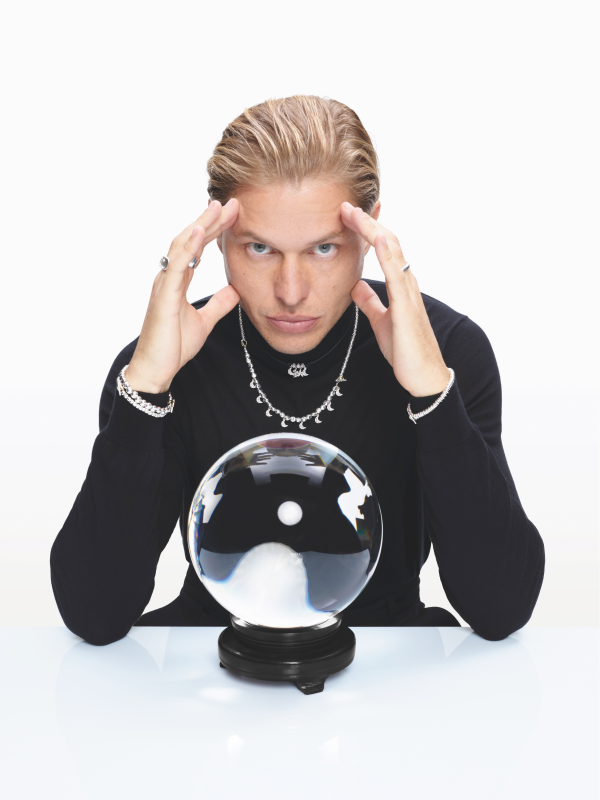 John Steiner, Magier