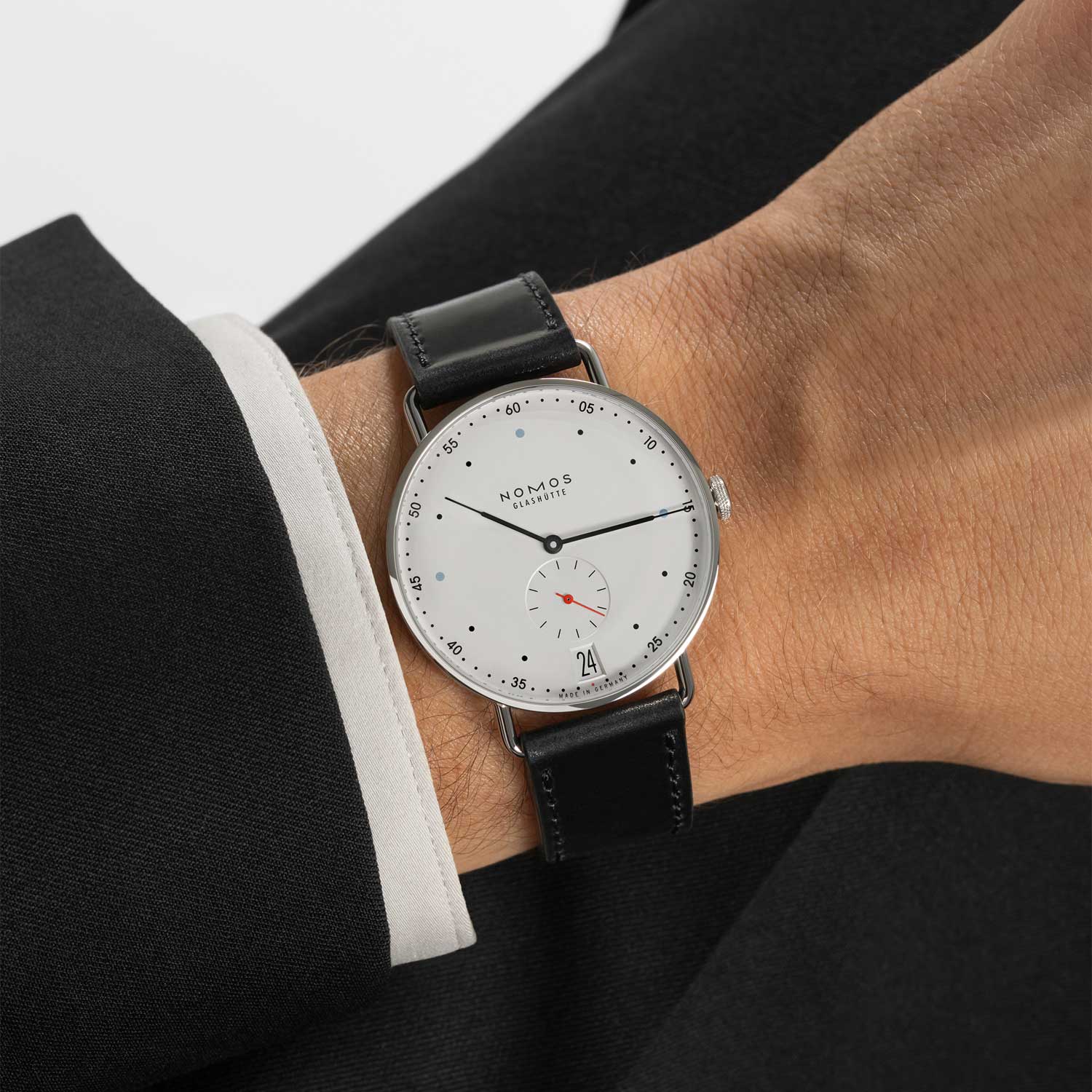 Neues Handaufzugswerk für die „Metro“ von Nomos Glashütte