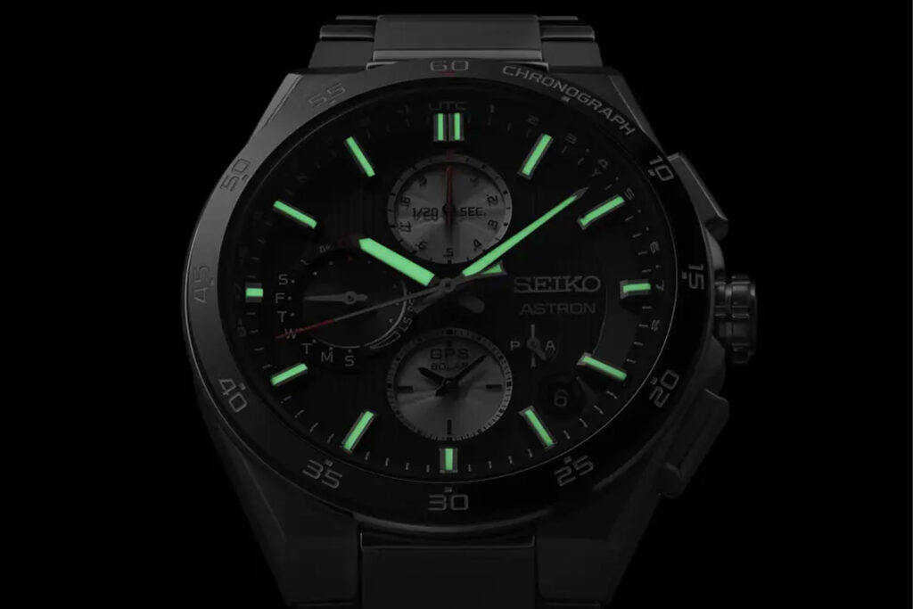 Astron GPS Solar Dual-Time Chronograph 5X83 von Seiko mit Leuchtmittel
