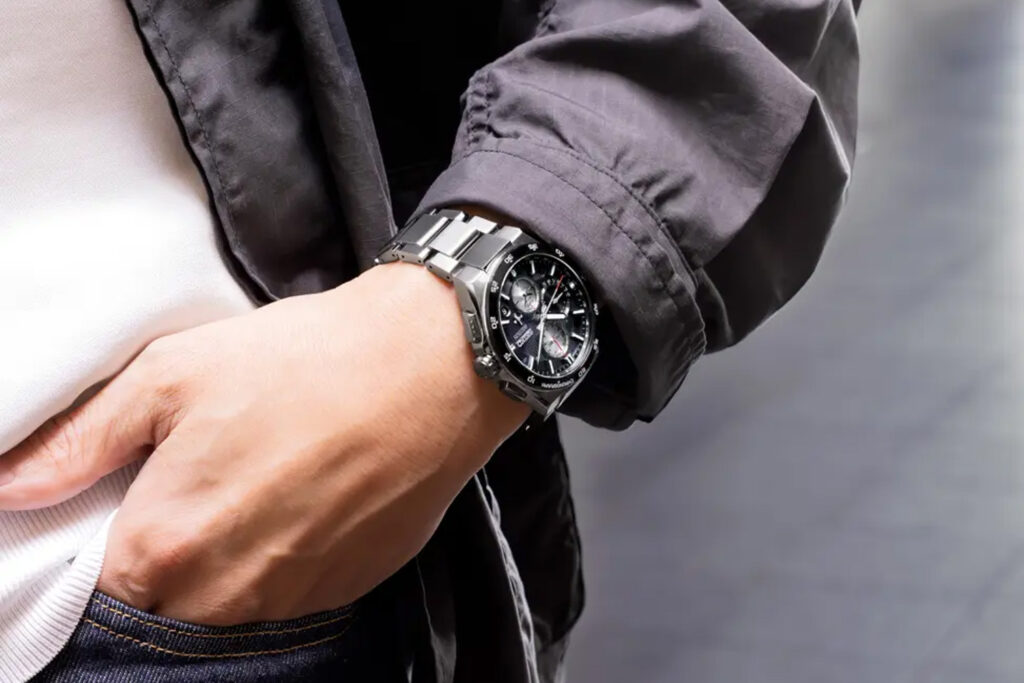 Astron GPS Solar Dual-Time Chronograph 5X83 von Seiko am Handgelenk