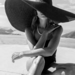 Weibliches Fotomodell mit Perlschmuck von Autore