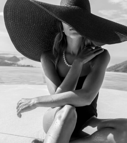 Female photo model with pearl jewelry by Autore