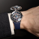 Time Jumper von Czapek mit geöffnetem Deckel