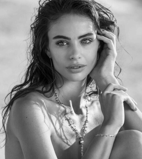 Weibliches Fotomodell mit Perlschmuck von Gellner