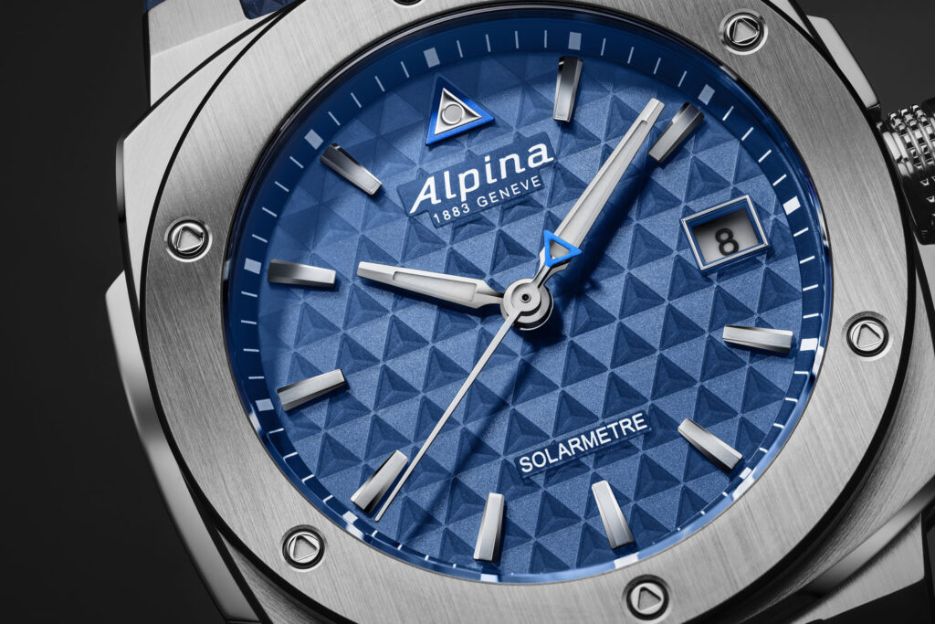 Nahaufnahme Zifferblatt der Alpiner Extreme Solarmetre von Alpina