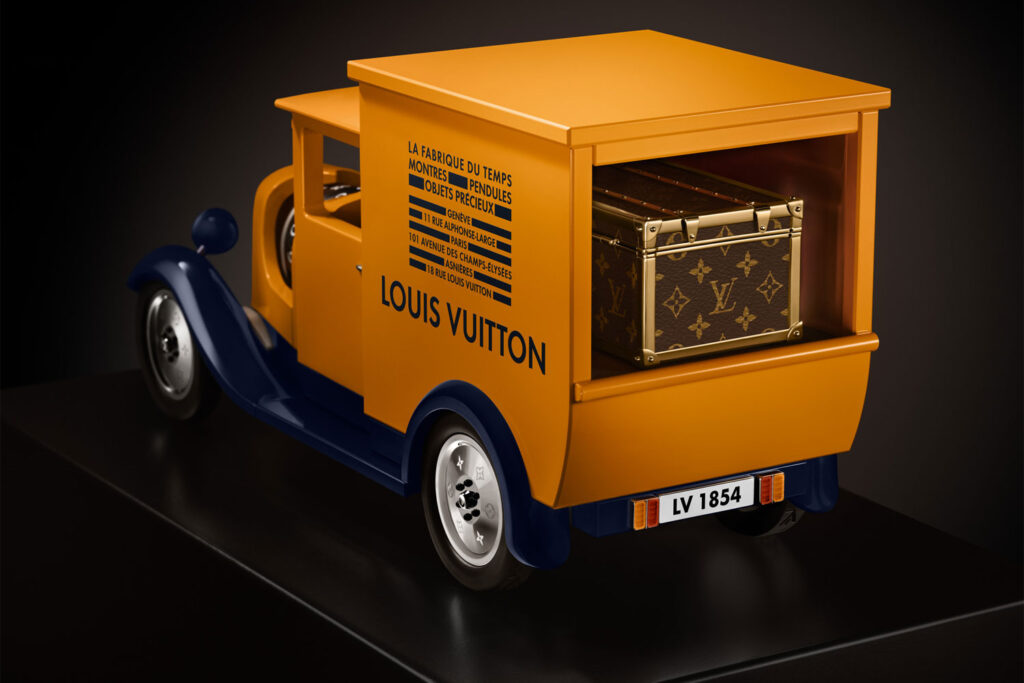 Camionettes von Louis Vuitton, Blick auf die Ladefläche mit Koffer