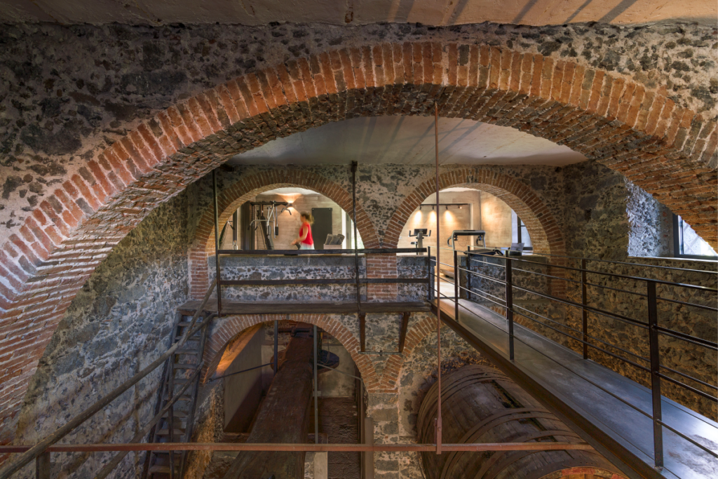 Dimora Cottanera. View into a vault.
