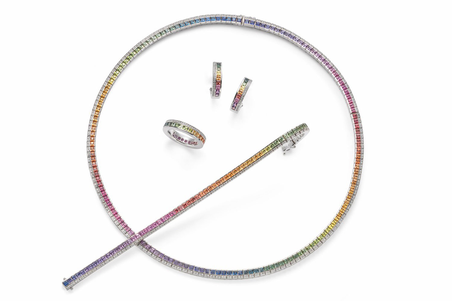 Schmuckset von Frieden aus Saphiren im Regenbogen Design