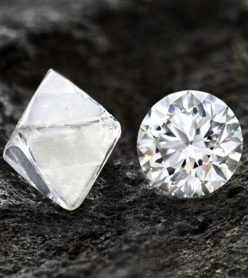 Natürlicher Rohdiamant und geschliffener Naturdiamant. © Natural Diamond Council