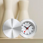 Reisewecker aus Aluminium von Mondaine