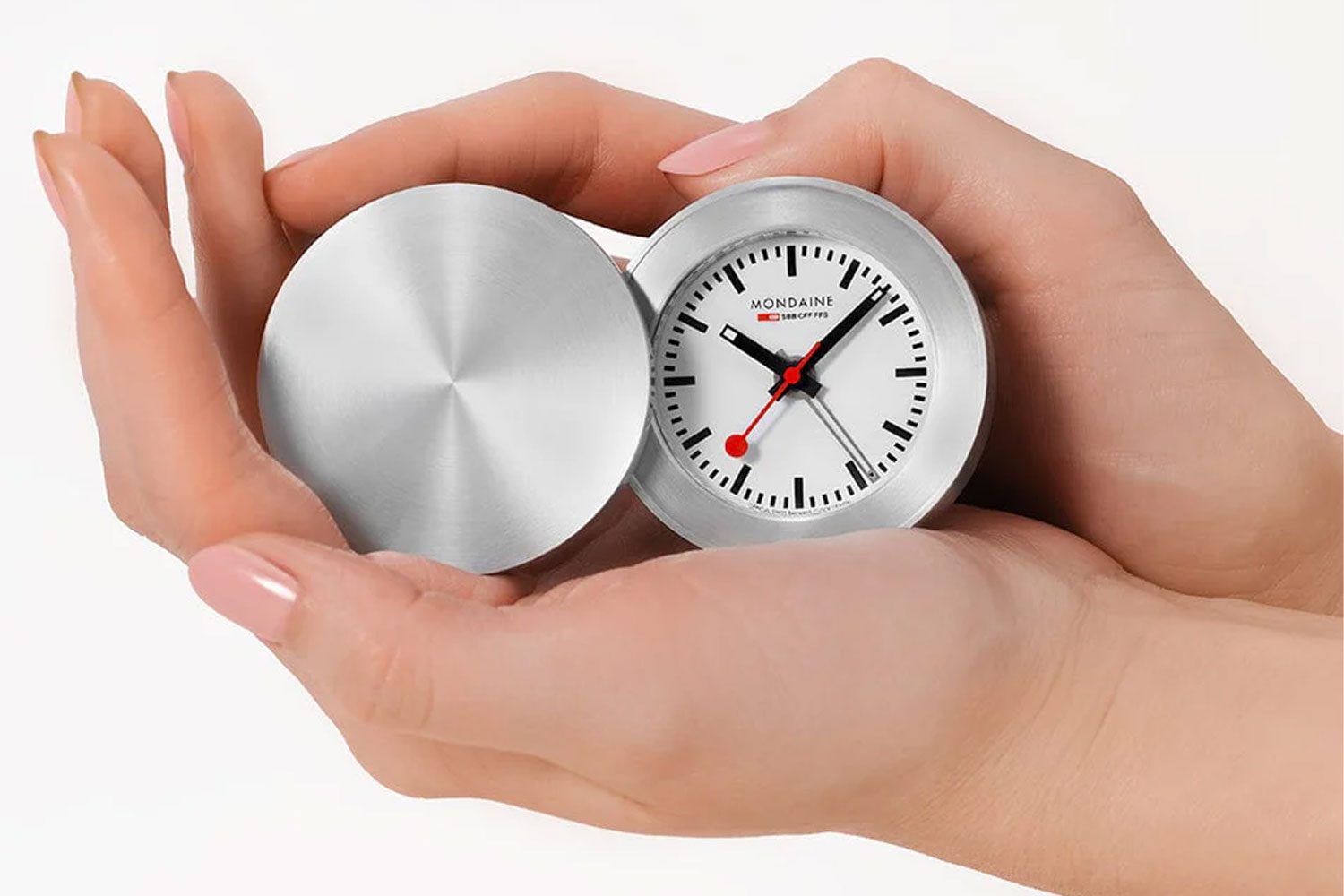 Reisewecker aus Aluminium von Mondaine