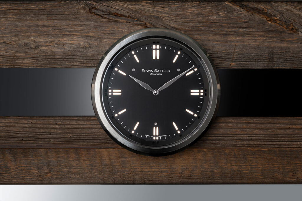 Detailaufnahme der Quarzuhr am Rotalis 24 von Erwin Sattler