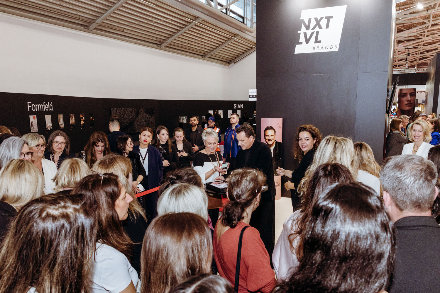 Guido Maria Kretschmer am Stand von NXT LVL auf der Inhorgenta 2026