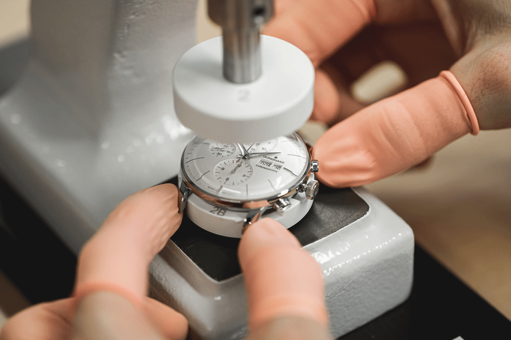 Uhrenfertigung bei Junghans in Schramberg