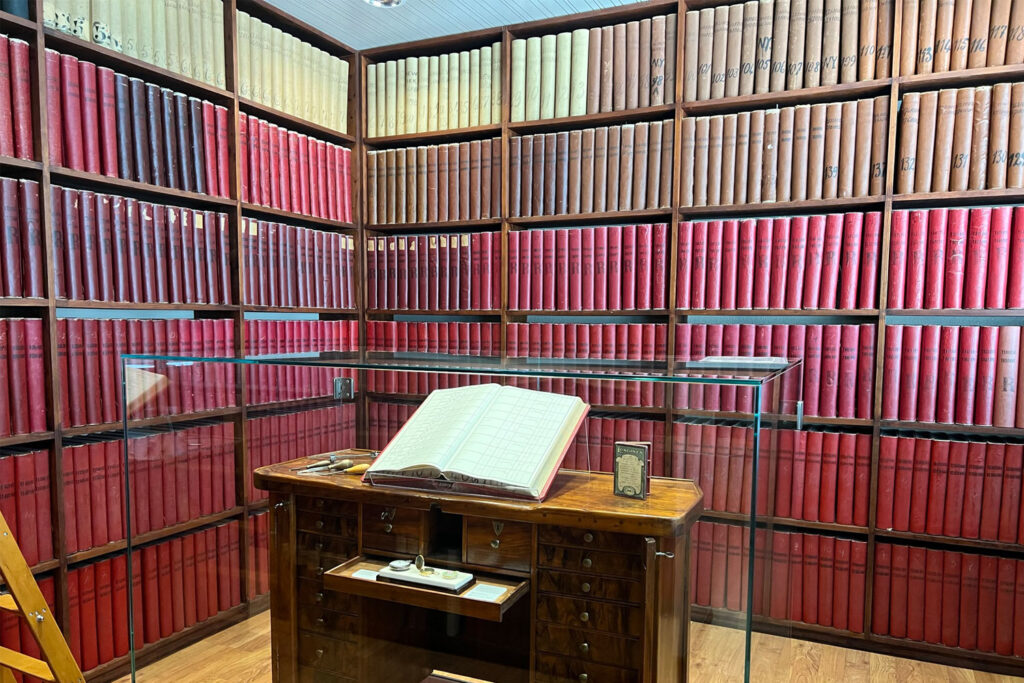 Bücherregale im Archiv Longines