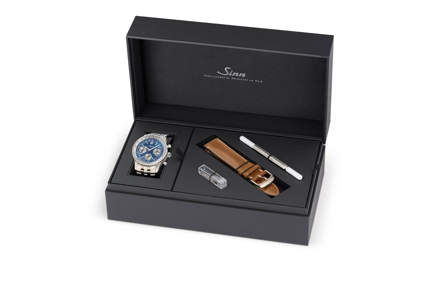 903 Ti II Jubiläum von SINN in einer Box mit zusätzlichem Lederband