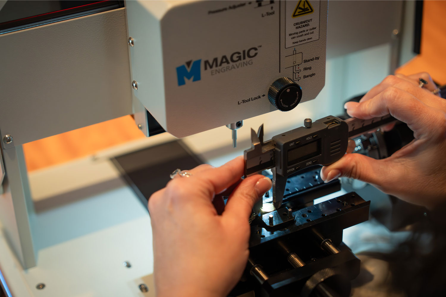 Graviermaschine bei Juwelier Christ