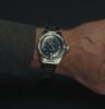 YEMA Navygraf Pearl CMM.20 als Wristshot am Handgelenk mit Perlmutt-Zifferblatt
