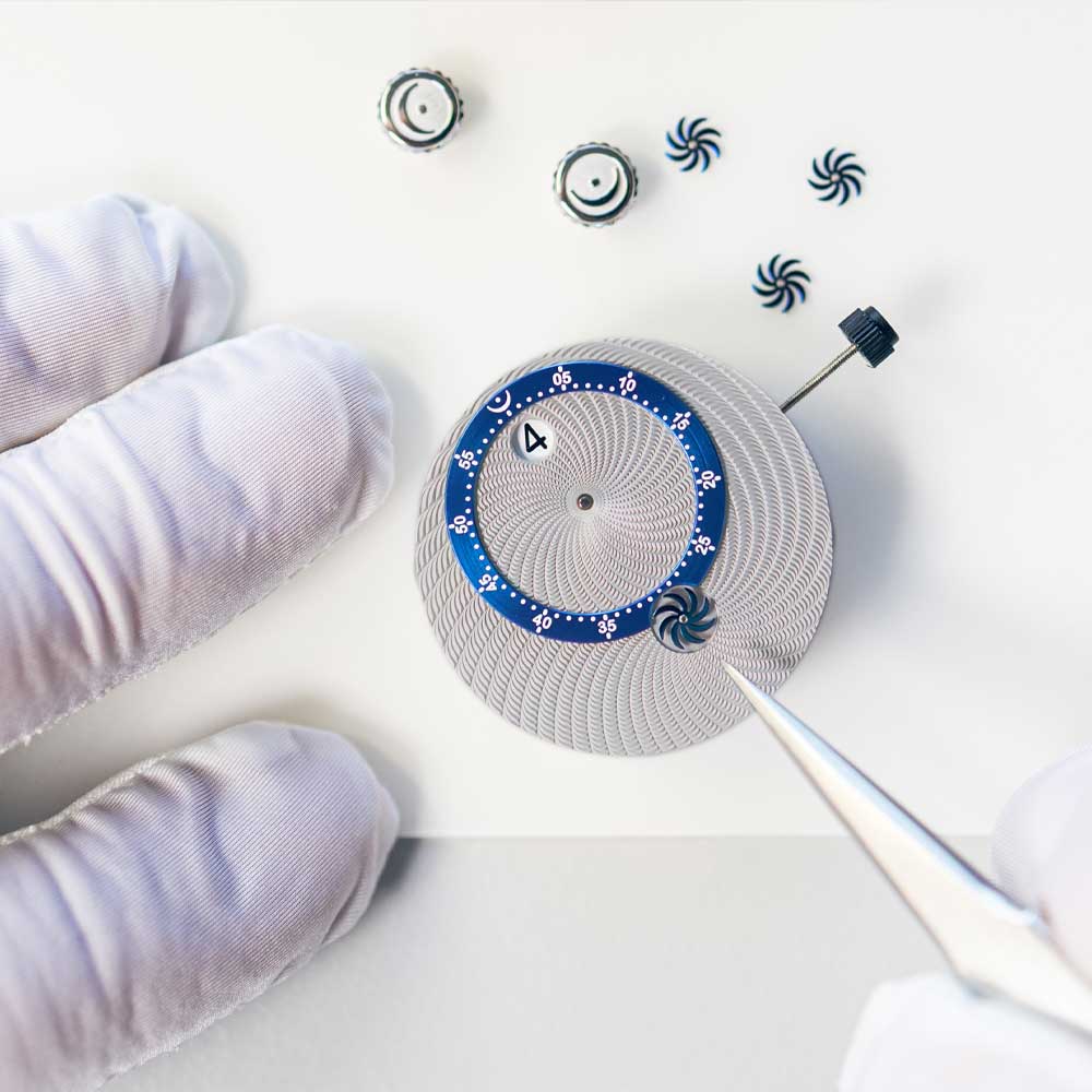 Components of the MeisterSinger – Souscription Panthero Jumping Hour Guilloché
