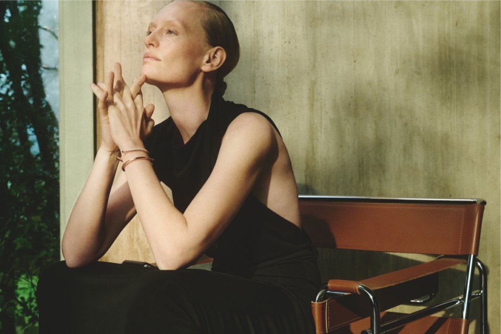 Atelier Wempe au:thentic is known for minimalist, mix-and-match jewelry that expresses individuality—crafted with skill, designed with an open mind, and open to personal interpretation.