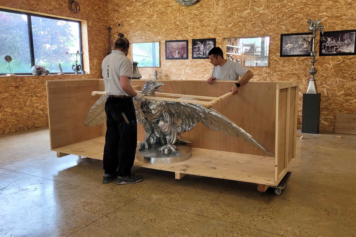 Return of the wooden crate containing the eagle statue from the Eberhard & Co. headquarters in La Chaux-de-Fonds