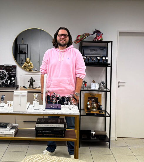 Florian Bach in seiner Uhren-Lounge in Neu-Isenburg