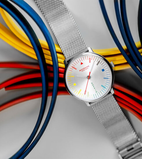 Doppio Bauhaus mit silberfarbenem Zifferblatt von Mondaine