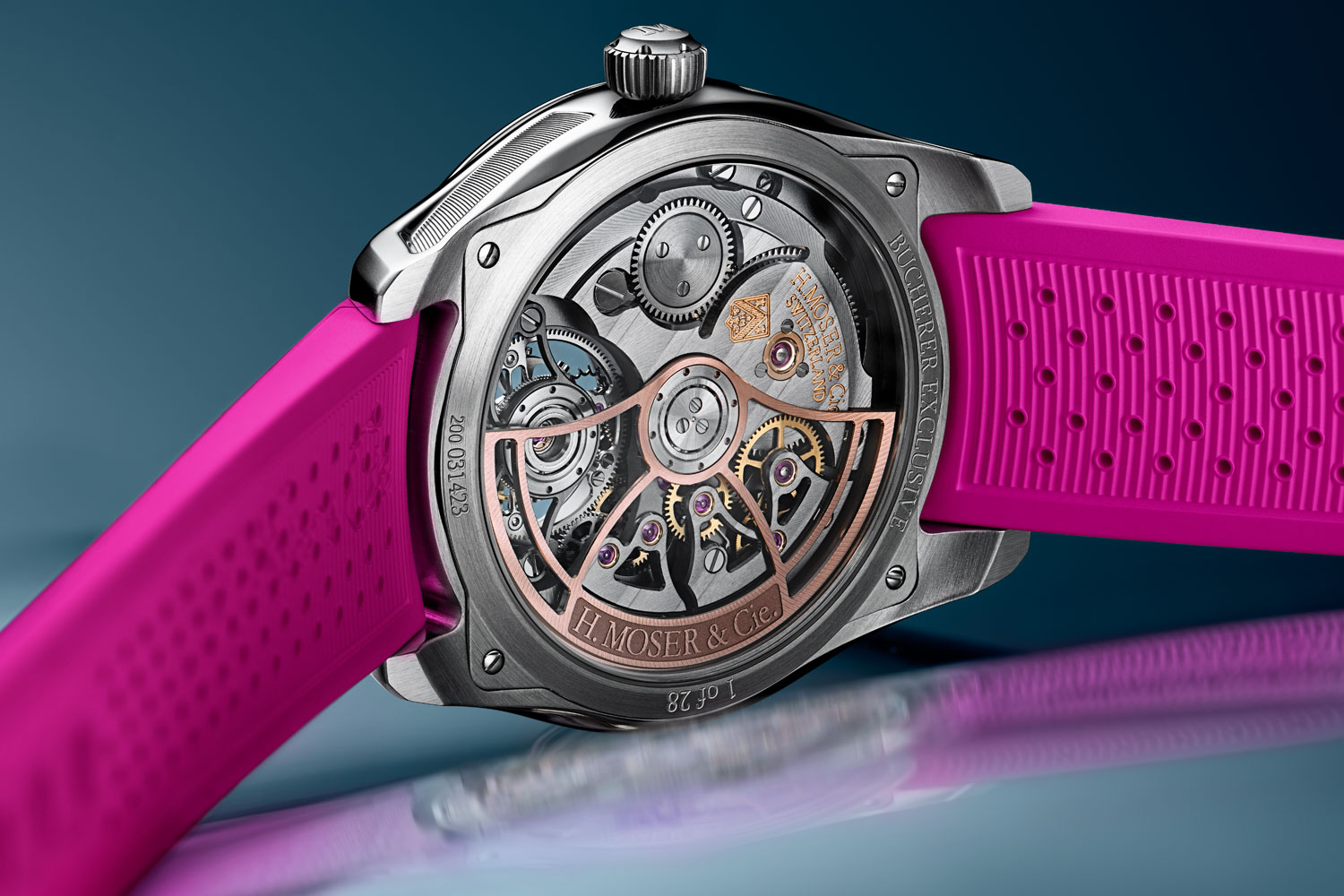 Blick auf das Manufakturkaliber HMC 805 durch den Saphirglasboden der Bucherer x H. Moser & Cie.
