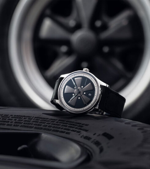 Noramis Datum Limitierte Edition Petro Surf 2026 von Union Glashütte, vor eine Felge liegend