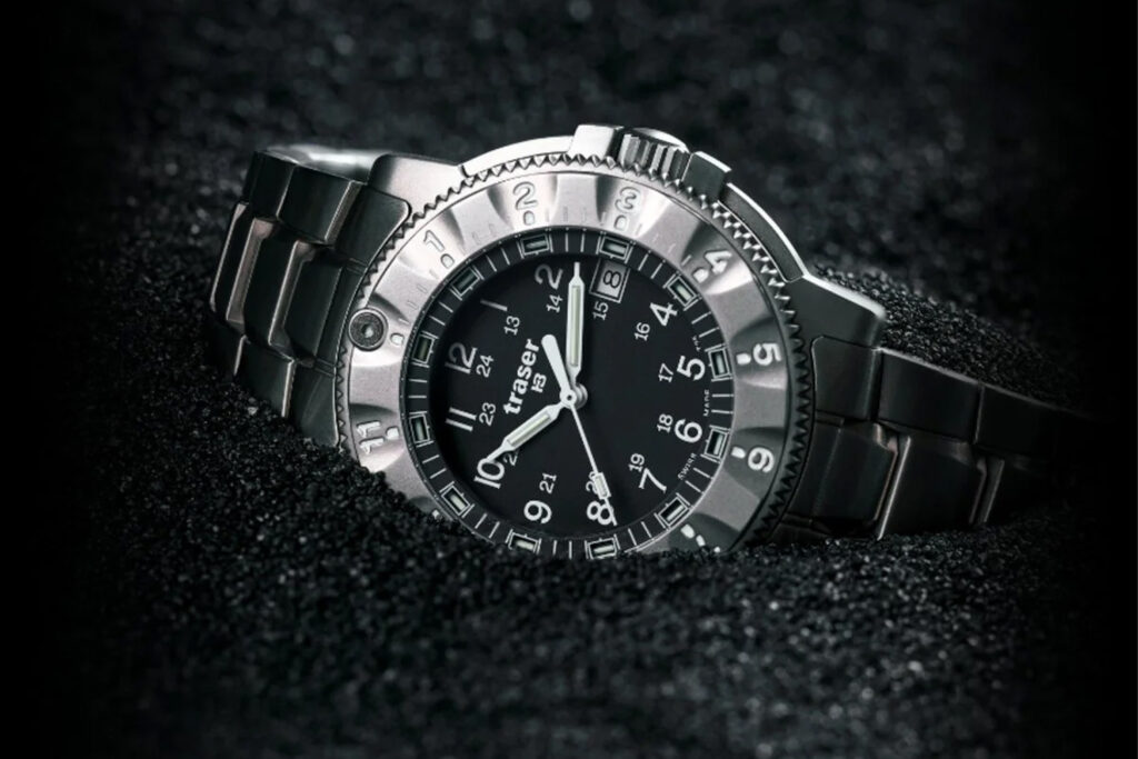 traser P65 Tactical Mission mit Titangehäuse und -band