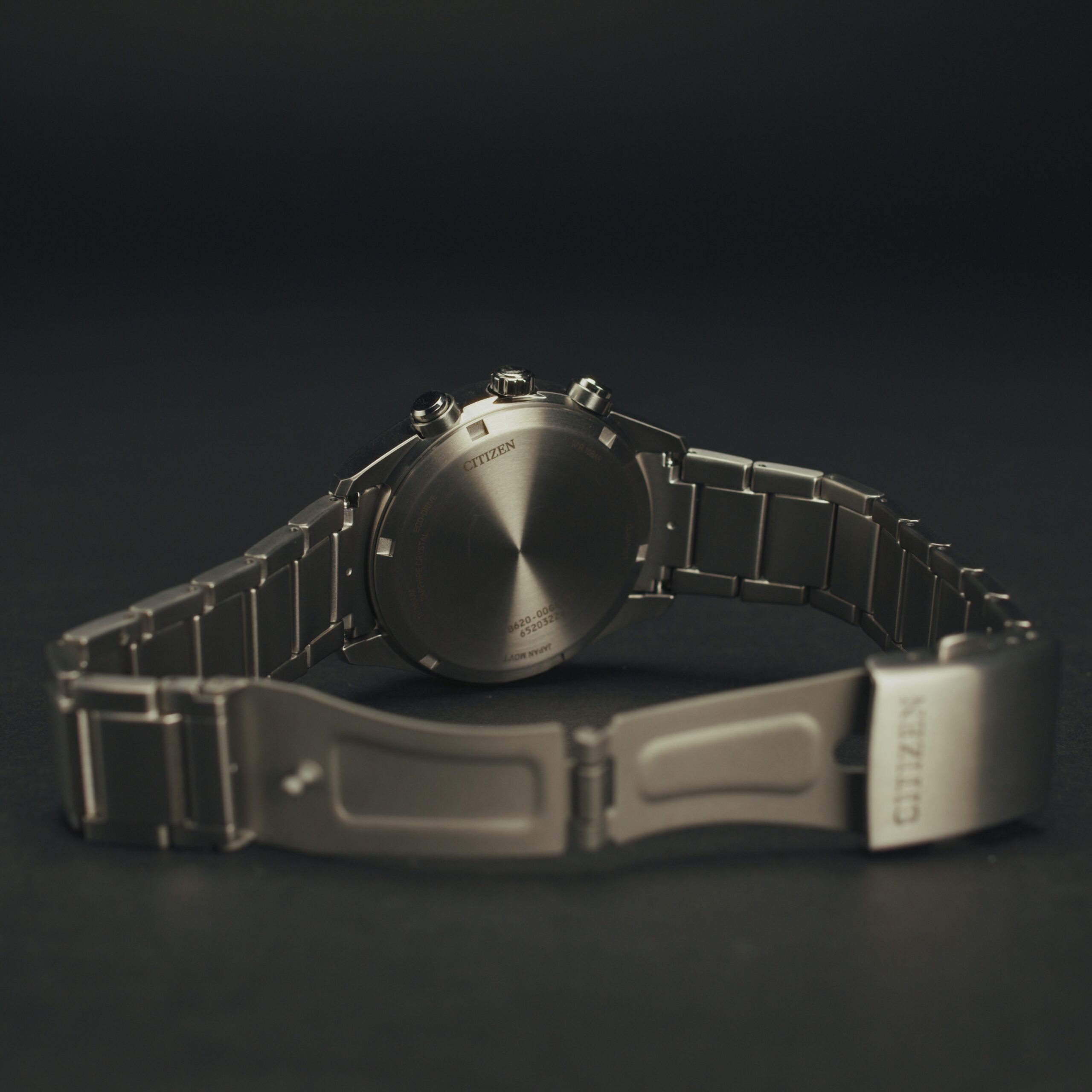 Geöffnete Sicherheitsfaltschließe des Citizen Super Titanium™ Chronograph CA4750-51X