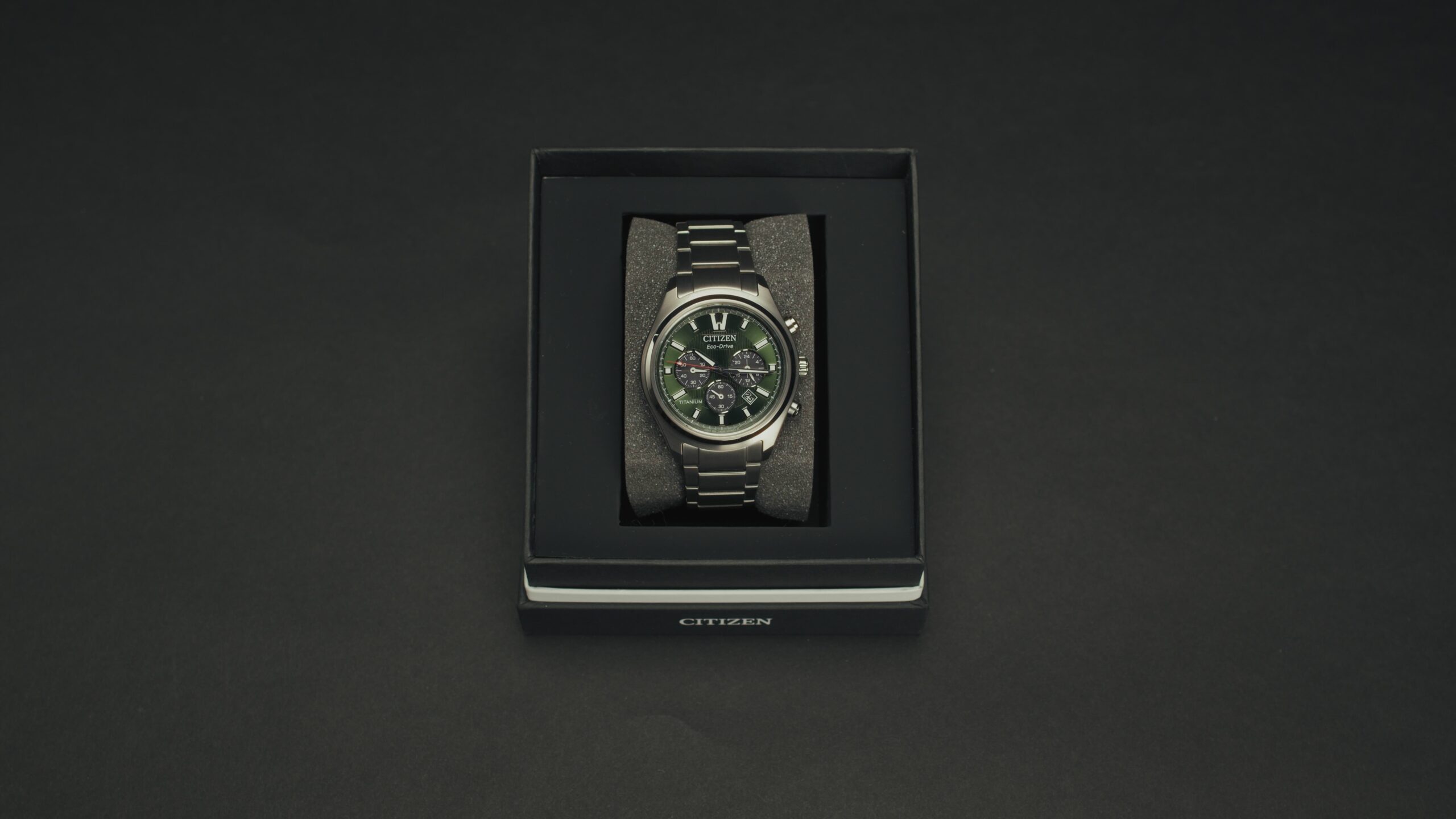 Citizen Super Titanium™ Chronograph CA4750-51X in der originalen Präsentationsbox