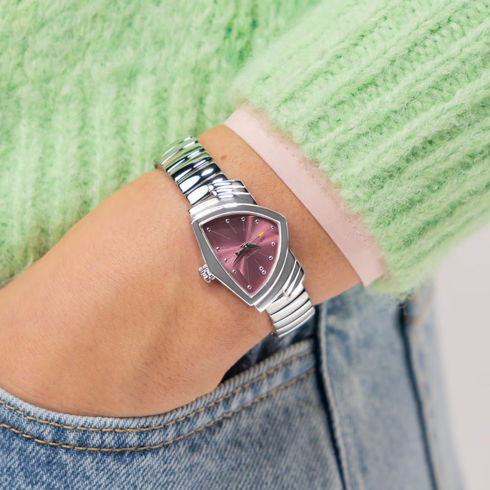 Hamilton Ventura Quartz S am Handgelenk
