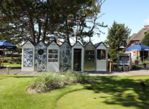 Pop-up von Longines auf Sylt mit Holzhäuschen,